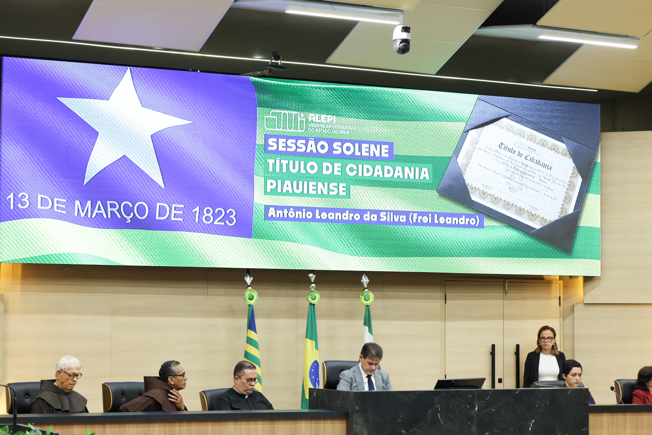 SESSÃO SOLENE TÍTULO DE CIDADANIA AO SR ANTÔNIO LEANDRO DA SILVA (14).jpg