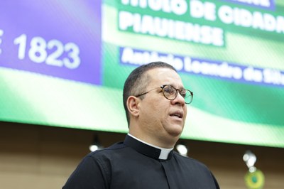 SESSÃO SOLENE TÍTULO DE CIDADANIA AO SR ANTÔNIO LEANDRO DA SILVA (26).jpg