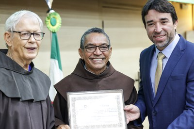 SESSÃO SOLENE TÍTULO DE CIDADANIA AO SR ANTÔNIO LEANDRO DA SILVA.jpg