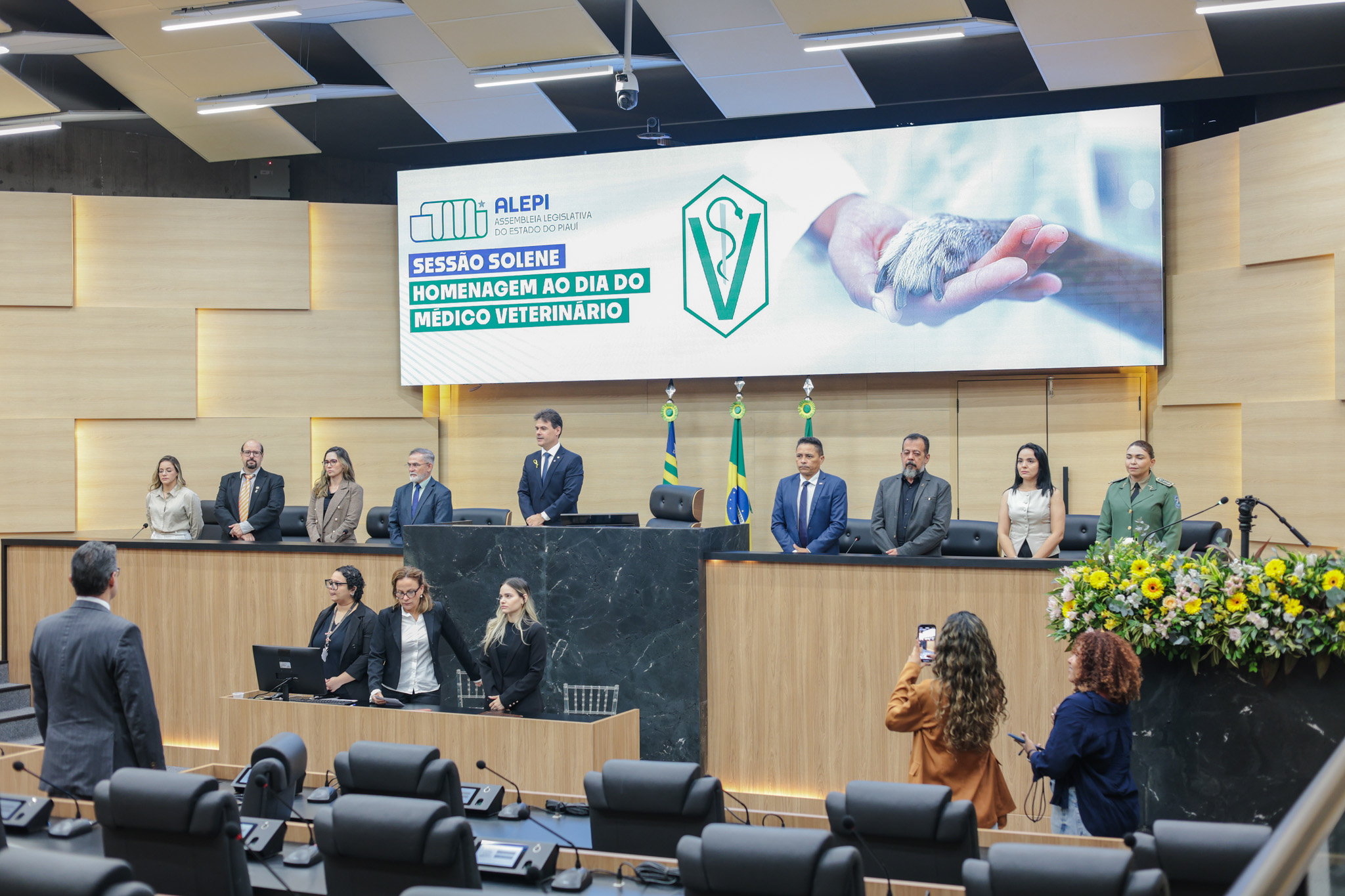SESSÃO SOLENE DIA DO MÉDICO VETERINÁRIO (1).jpg