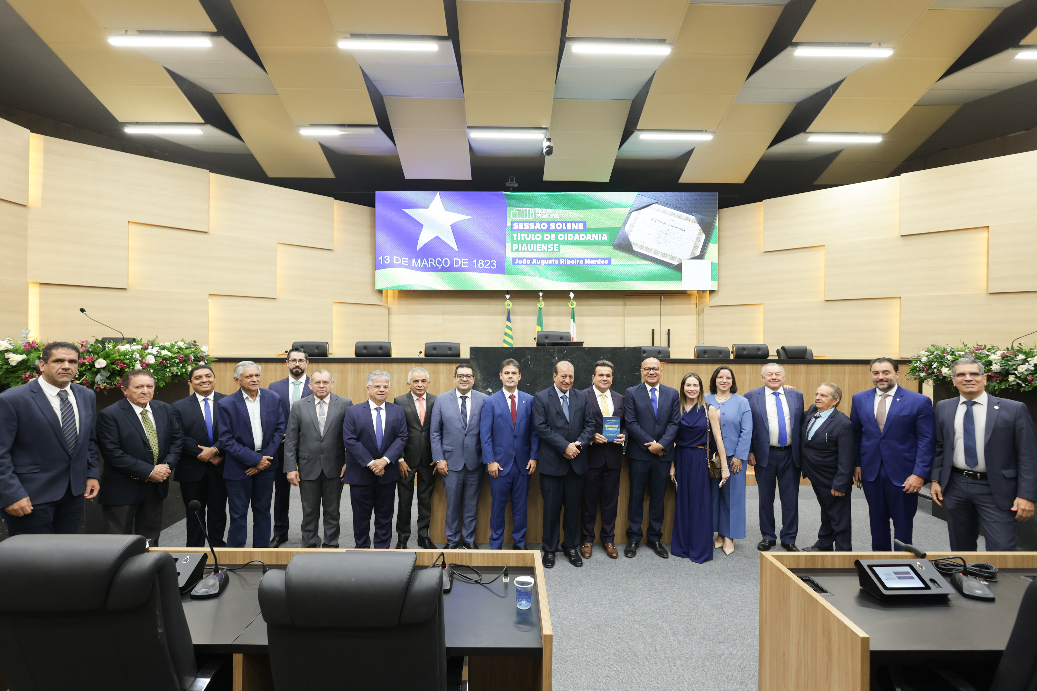 SESSÃO SOLENE TÍTULO DE CIDADANIA AO MINISTRO DO TCU JOÃO AUGUSTO RIBEIRO NARDES (43).jpg