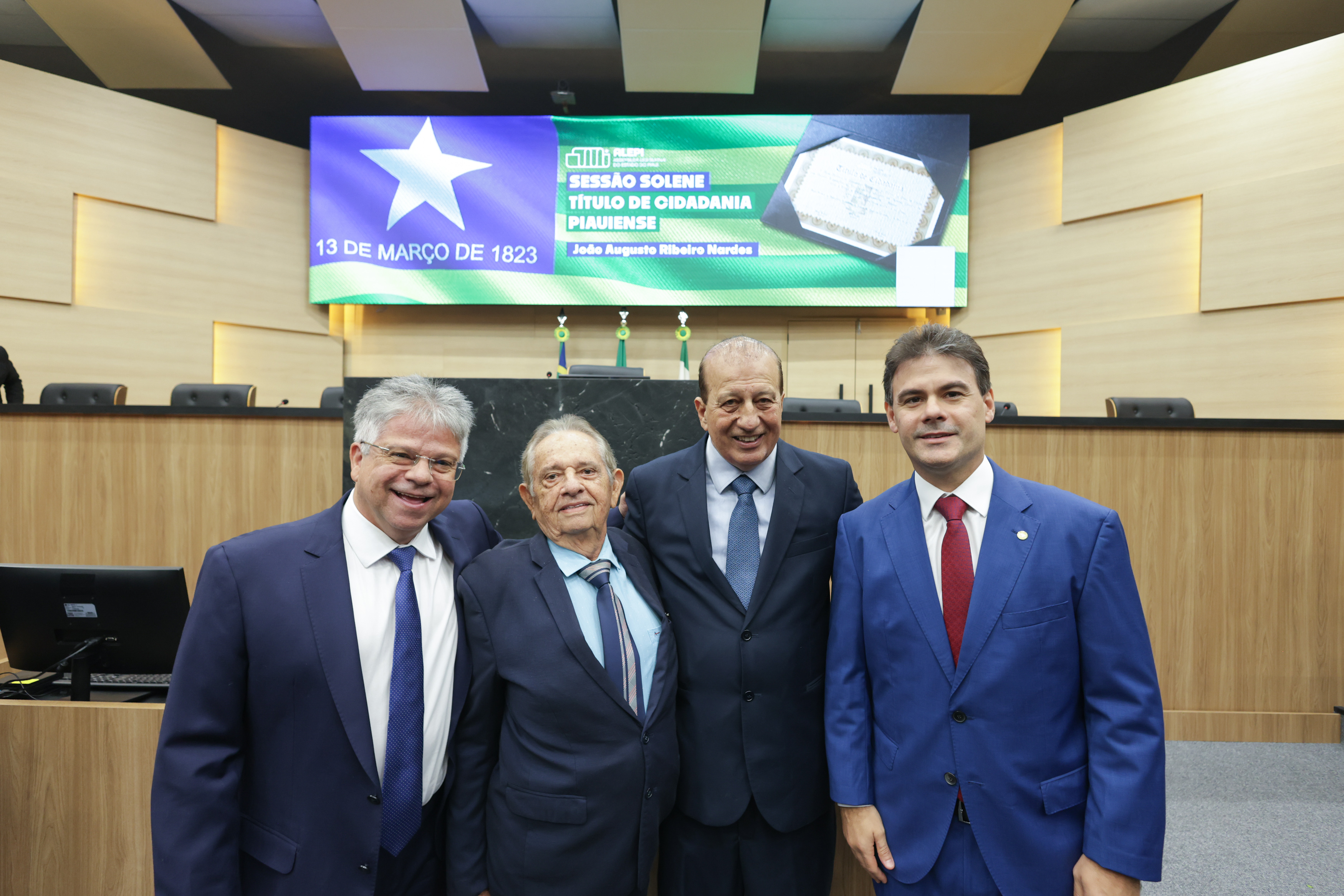 SESSÃO SOLENE TÍTULO DE CIDADANIA AO MINISTRO DO TCU JOÃO AUGUSTO RIBEIRO NARDES (45).jpg