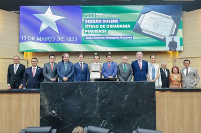 TITULO DE CIDADANIA AO SR JOÃO ESTENIO (3).jpg