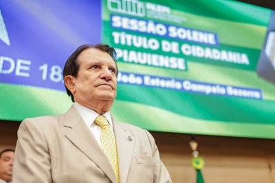 TITULO DE CIDADANIA AO SR JOÃO ESTENIO (4).jpg