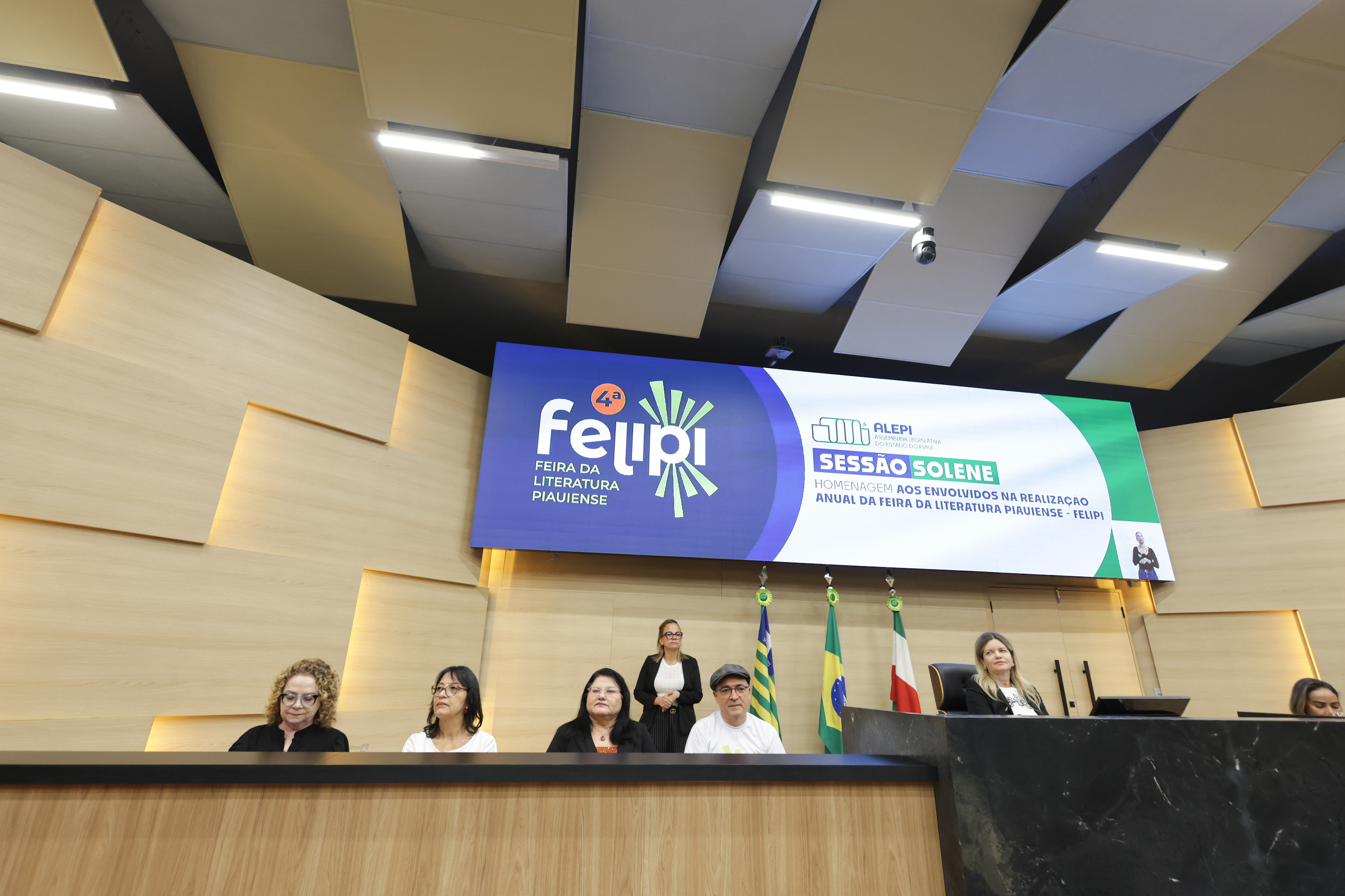 SESSÃO SOLENE EM HOMENAGEM AOS ENVOLVIDOS NA FEIRA DA LITERATURA PIAUIENSE FELIPI (15).jpg