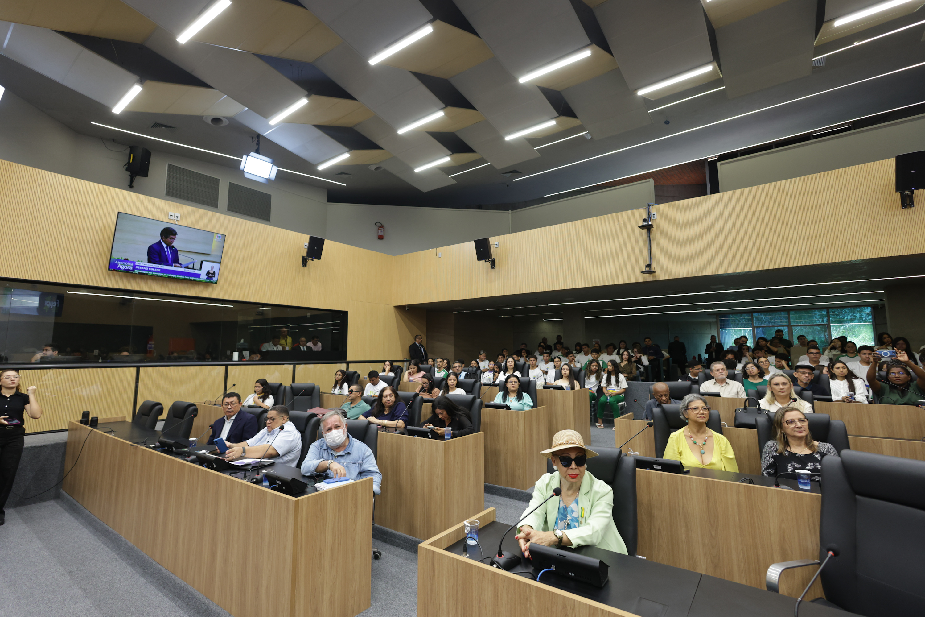 SESSÃO SOLENE EM HOMENAGEM AOS ENVOLVIDOS NA FEIRA DA LITERATURA PIAUIENSE FELIPI (16).jpg