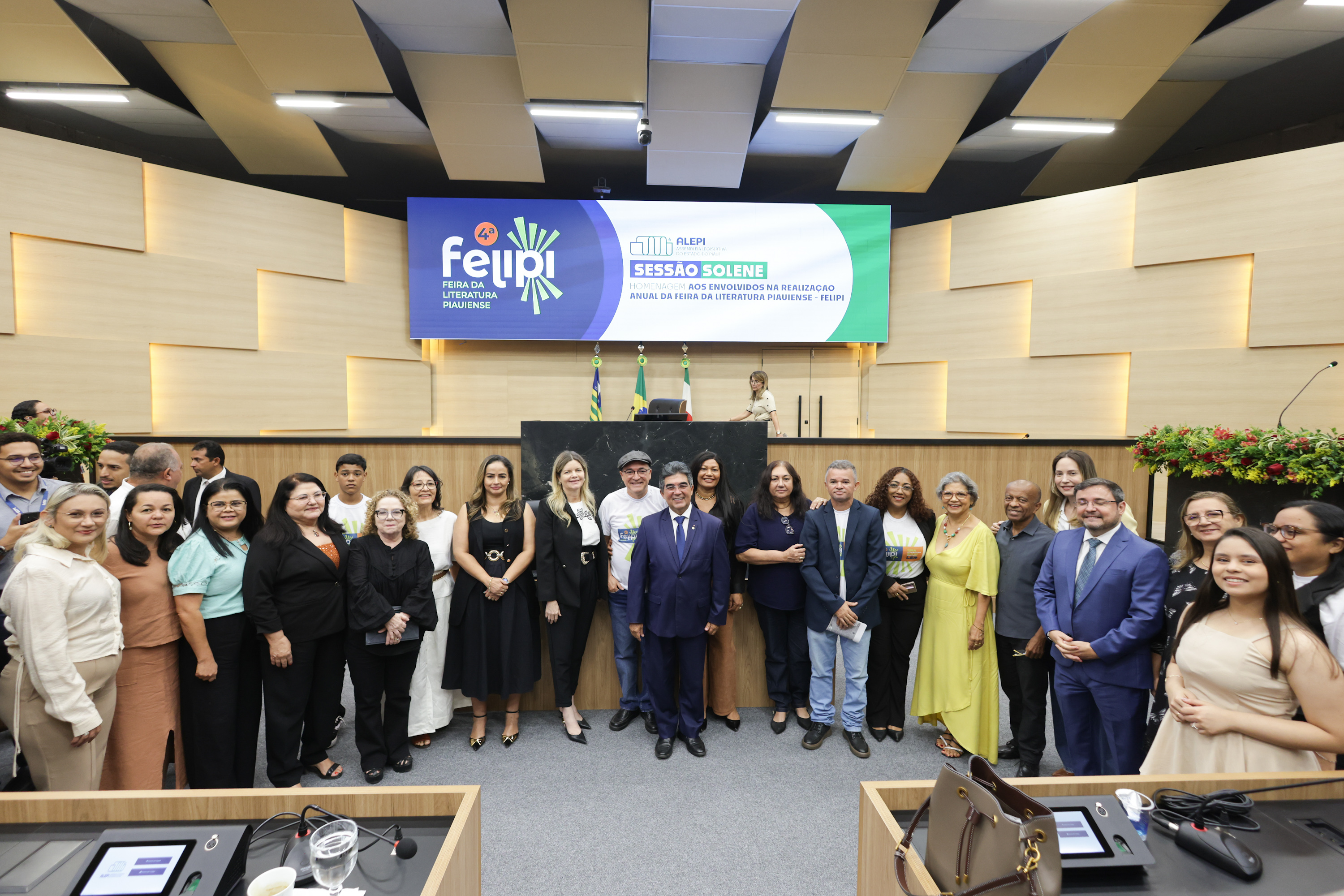 SESSÃO SOLENE EM HOMENAGEM AOS ENVOLVIDOS NA FEIRA DA LITERATURA PIAUIENSE FELIPI (27).jpg