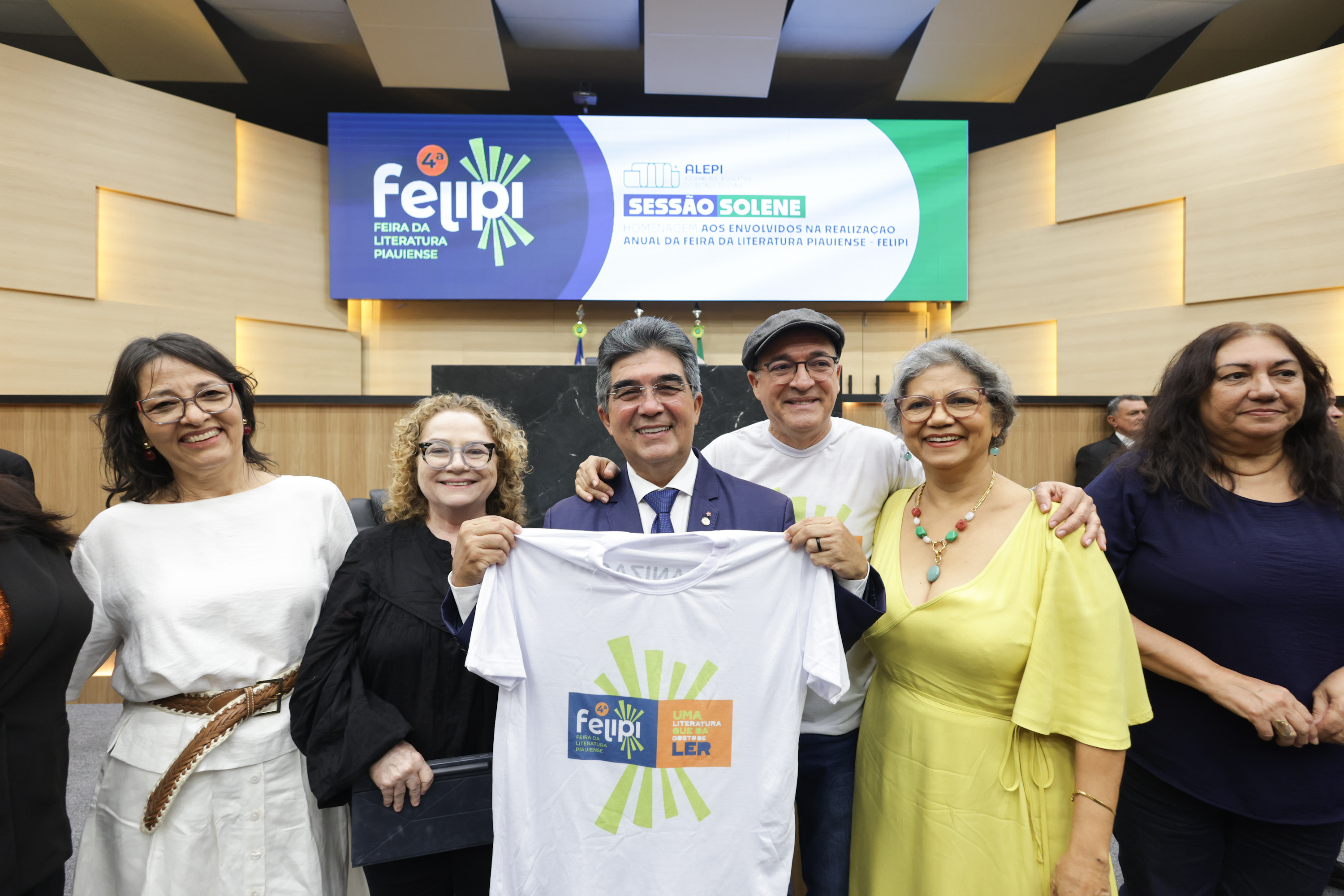 SESSÃO SOLENE EM HOMENAGEM AOS ENVOLVIDOS NA FEIRA DA LITERATURA PIAUIENSE FELIPI (28).jpg