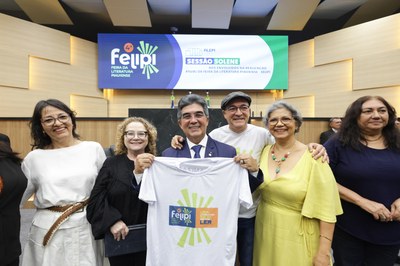 SESSÃO SOLENE EM HOMENAGEM AOS ENVOLVIDOS NA FEIRA DA LITERATURA PIAUIENSE FELIPI (28).jpg