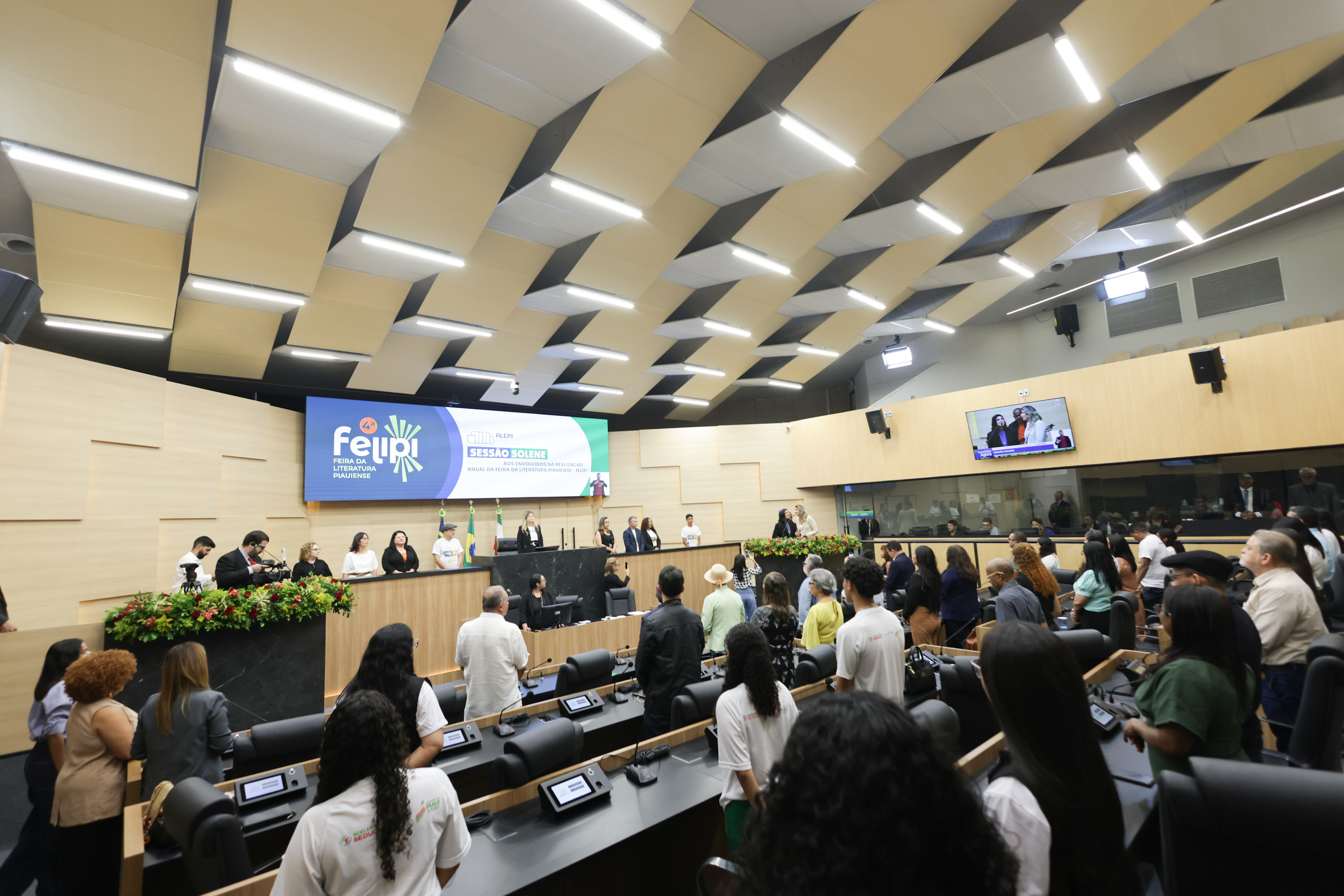 SESSÃO SOLENE EM HOMENAGEM AOS ENVOLVIDOS NA FEIRA DA LITERATURA PIAUIENSE FELIPI (4).jpg