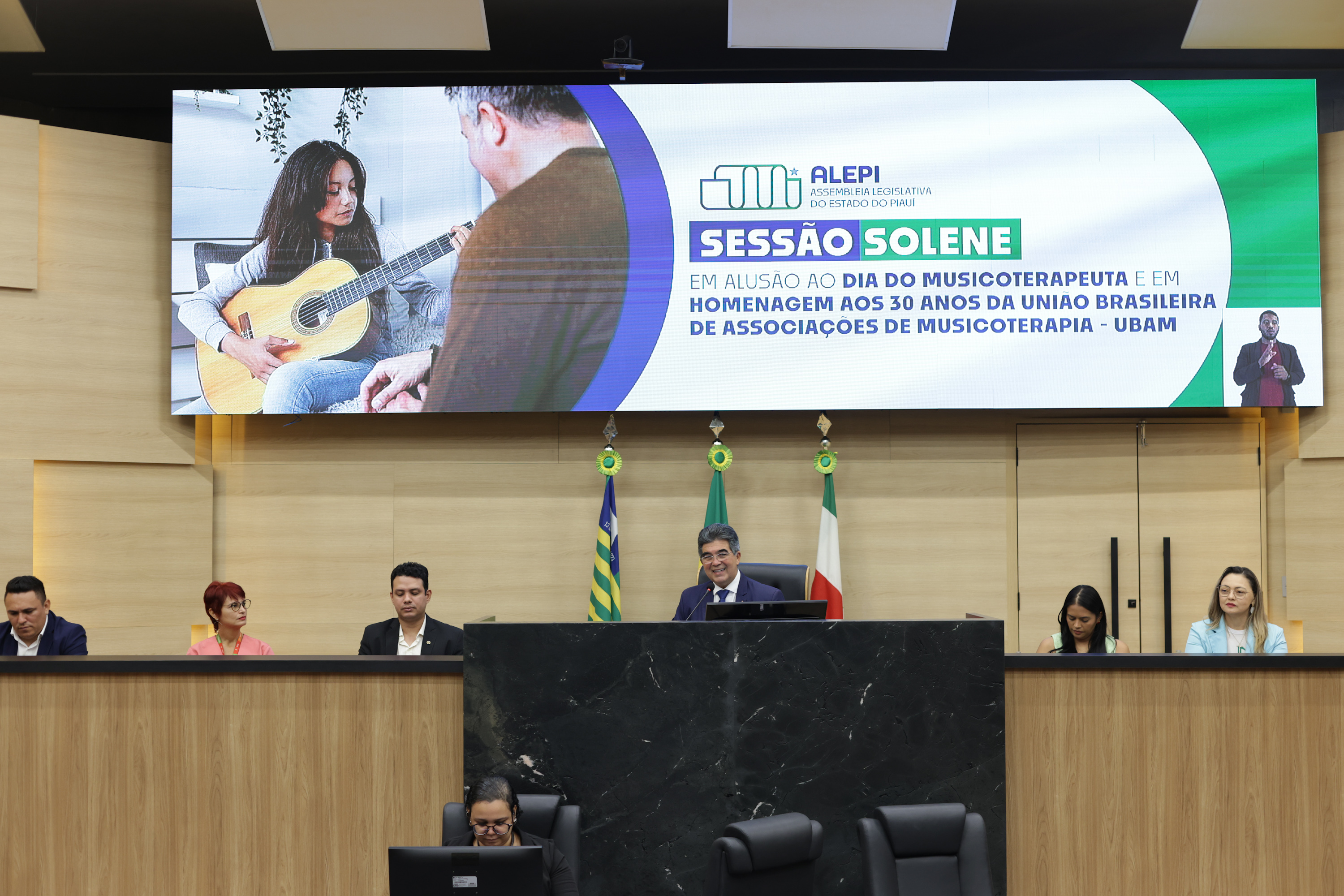 SESSÃO SOLENE PELO DIA DO MUSICOTERAPEUTA (18).jpg