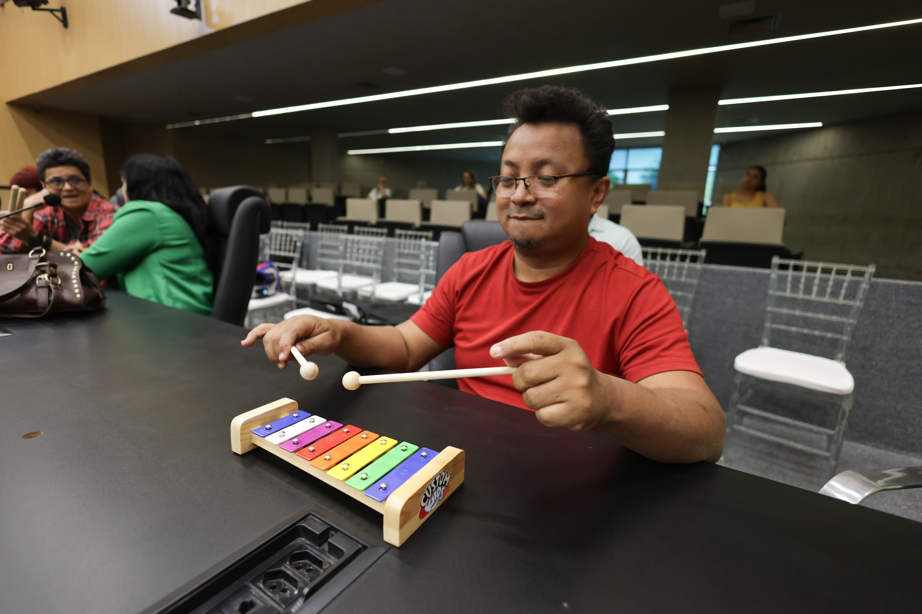 SESSÃO SOLENE PELO DIA DO MUSICOTERAPEUTA.jpg