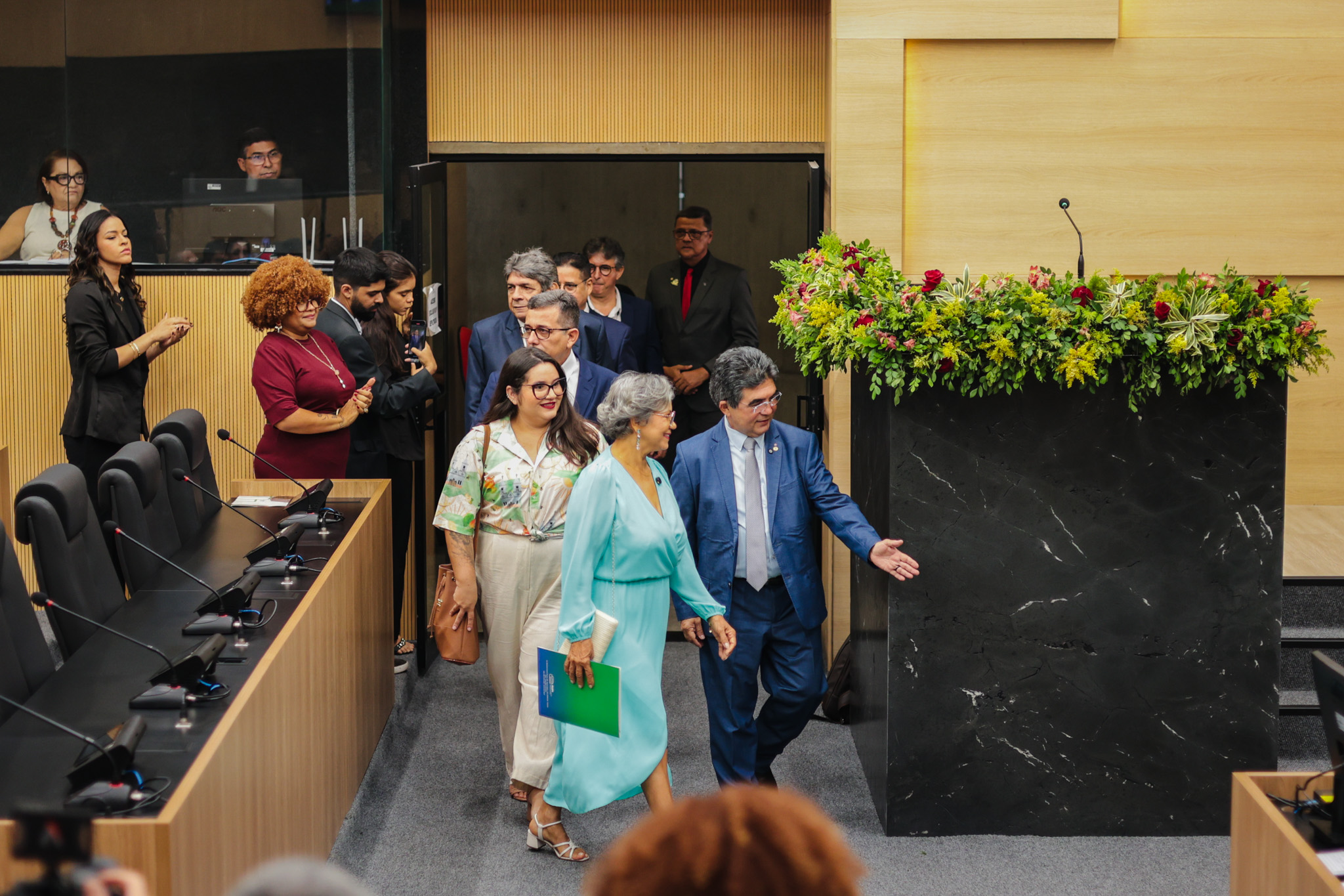 SESSÃO SOLENE DE ENTREGA DE TITULOS DE CIDADANIA (1).jpg
