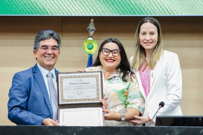 SESSÃO SOLENE DE ENTREGA DE TITULOS DE CIDADANIA (7).jpg
