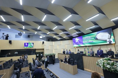 SESSÃO SOLENE TÍTULO DE CIDADANIA AO SR RICHARD MARTINS TORSIANO (1).jpg