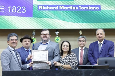 SESSÃO SOLENE TÍTULO DE CIDADANIA AO SR RICHARD MARTINS TORSIANO (12).jpg