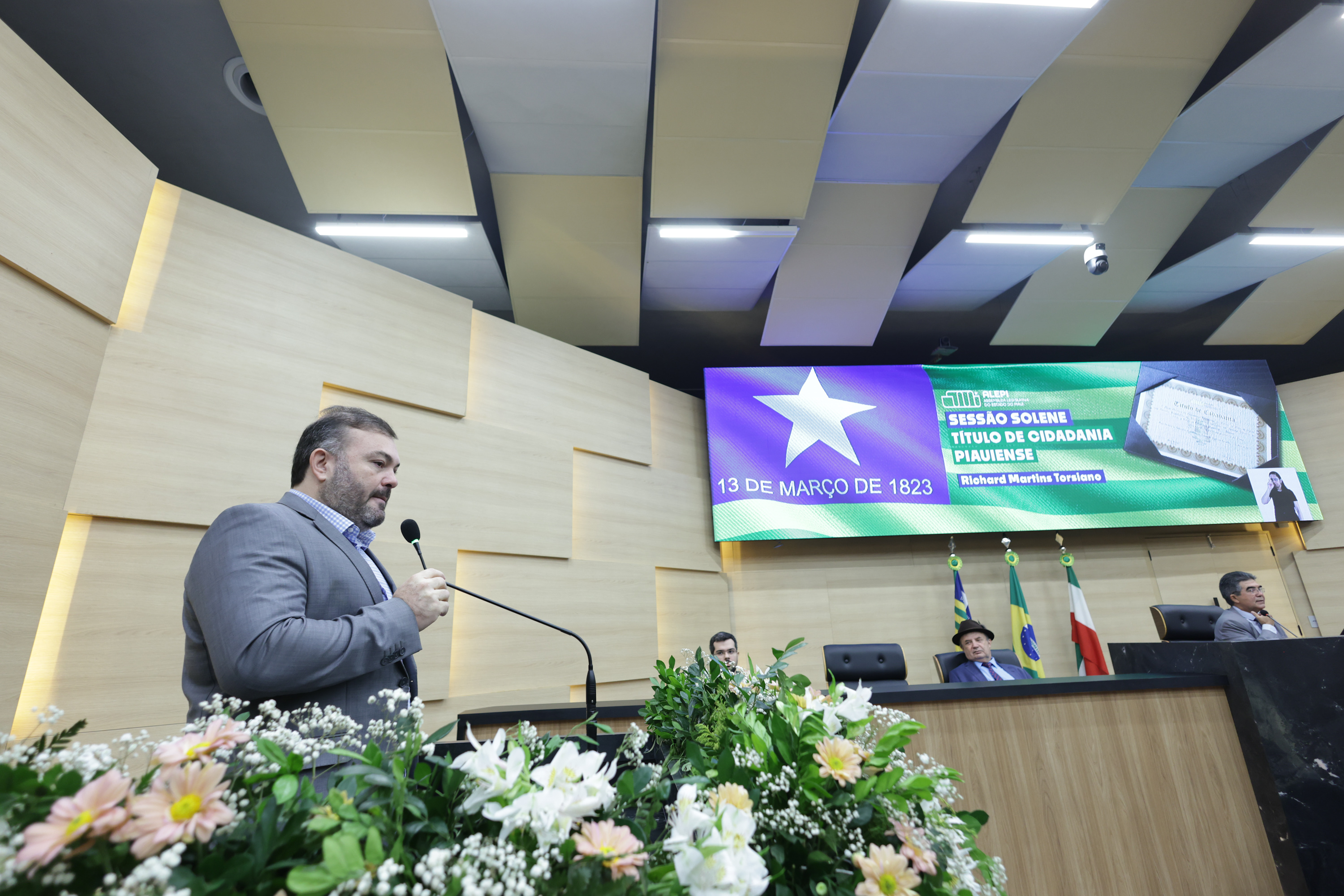 SESSÃO SOLENE TÍTULO DE CIDADANIA AO SR RICHARD MARTINS TORSIANO (15).jpg