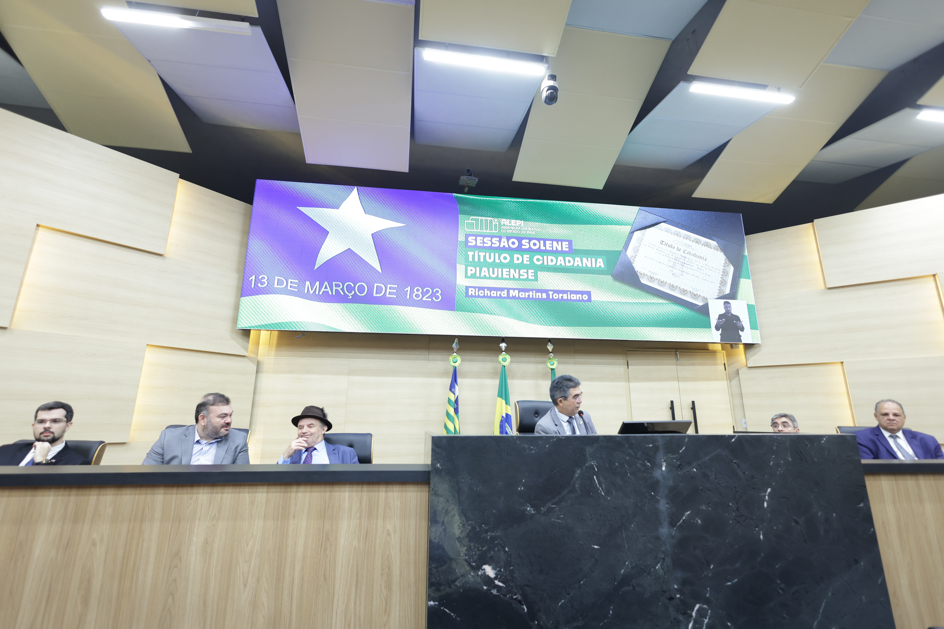 SESSÃO SOLENE TÍTULO DE CIDADANIA AO SR RICHARD MARTINS TORSIANO (16).jpg