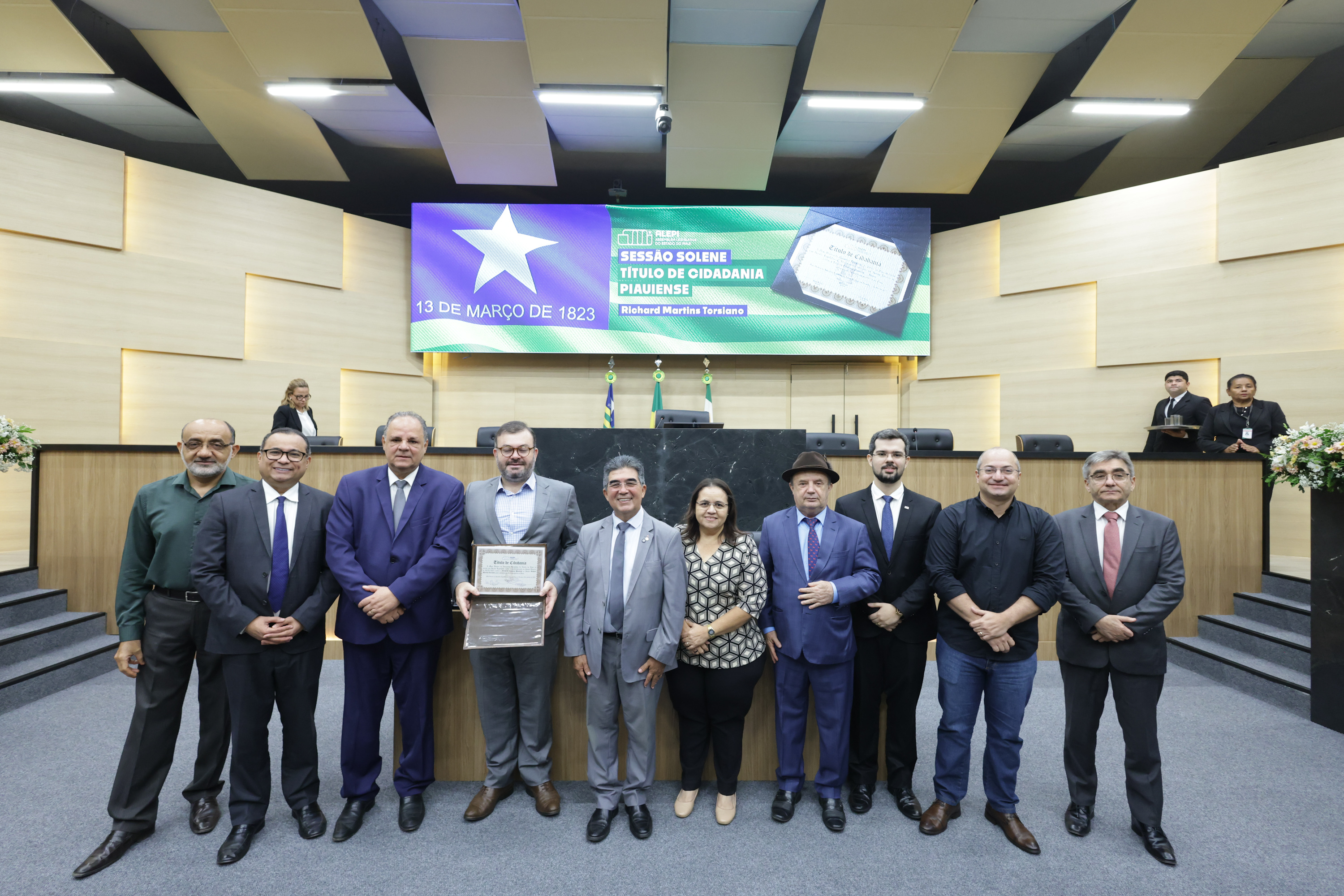 SESSÃO SOLENE TÍTULO DE CIDADANIA AO SR RICHARD MARTINS TORSIANO (20).jpg