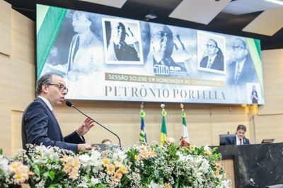 SESSÃO SOLENE EM HOMENAGEM AO CENTENARIO DE PETRÔNIO PORTELA (11).jpg
