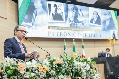 SESSÃO SOLENE EM HOMENAGEM AO CENTENARIO DE PETRÔNIO PORTELA (12).jpg
