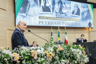 SESSÃO SOLENE EM HOMENAGEM AO CENTENARIO DE PETRÔNIO PORTELA (14).jpg