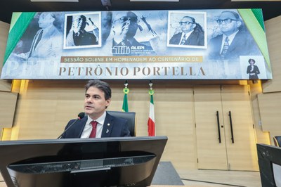 SESSÃO SOLENE EM HOMENAGEM AO CENTENARIO DE PETRÔNIO PORTELA (8).jpg