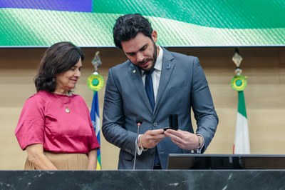 SESSÃO SOLENE DE TITULO DE CIDADANIA A EX MIN. NISIA TRINDADE (25).jpg SESSÃO SOLENE DE TITULO DE CIDADANIA A EX MIN. NISIA TRINDADE (25).jpg
