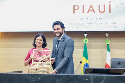 SESSÃO SOLENE DE TITULO DE CIDADANIA A EX MIN. NISIA TRINDADE (60).jpg SESSÃO SOLENE DE TITULO DE CIDADANIA A EX MIN. NISIA TRINDADE (60).jpg