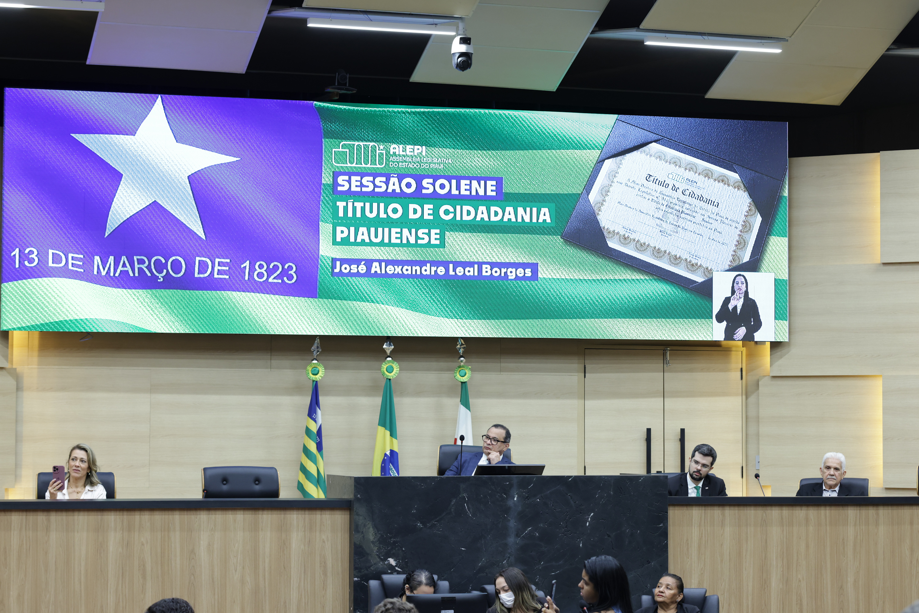 SESSÃO SOLENE TÍTULO DE CIDADANIA AO MÉDICO JOSÉ ALEXANDRE LEAL BORGES (21).jpg