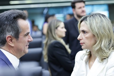 SESSÃO SOLENE TÍTULO DE CIDADANIA À MÉDICA LUDHMILA ABRAHÃO HAJJAR (1).jpg