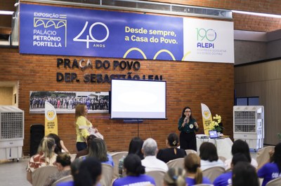 PALESTRA COM A PSICOLOGA MARCELLE FORMIGA (4).jpg