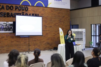 PALESTRA COM A PSICOLOGA MARCELLE FORMIGA (5).jpg