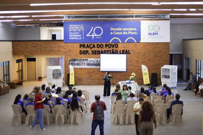 PALESTRA COM A PSICOLOGA MARCELLE FORMIGA (6).jpg