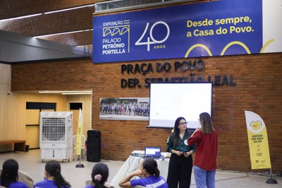 PALESTRA COM A PSICOLOGA MARCELLE FORMIGA.jpg