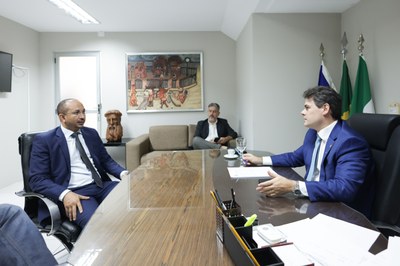 VISITA DO PRESIDENTE DA CÂMARA MUNICIPAL DE FLORIANO MARCONY ALISSON (3).jpg