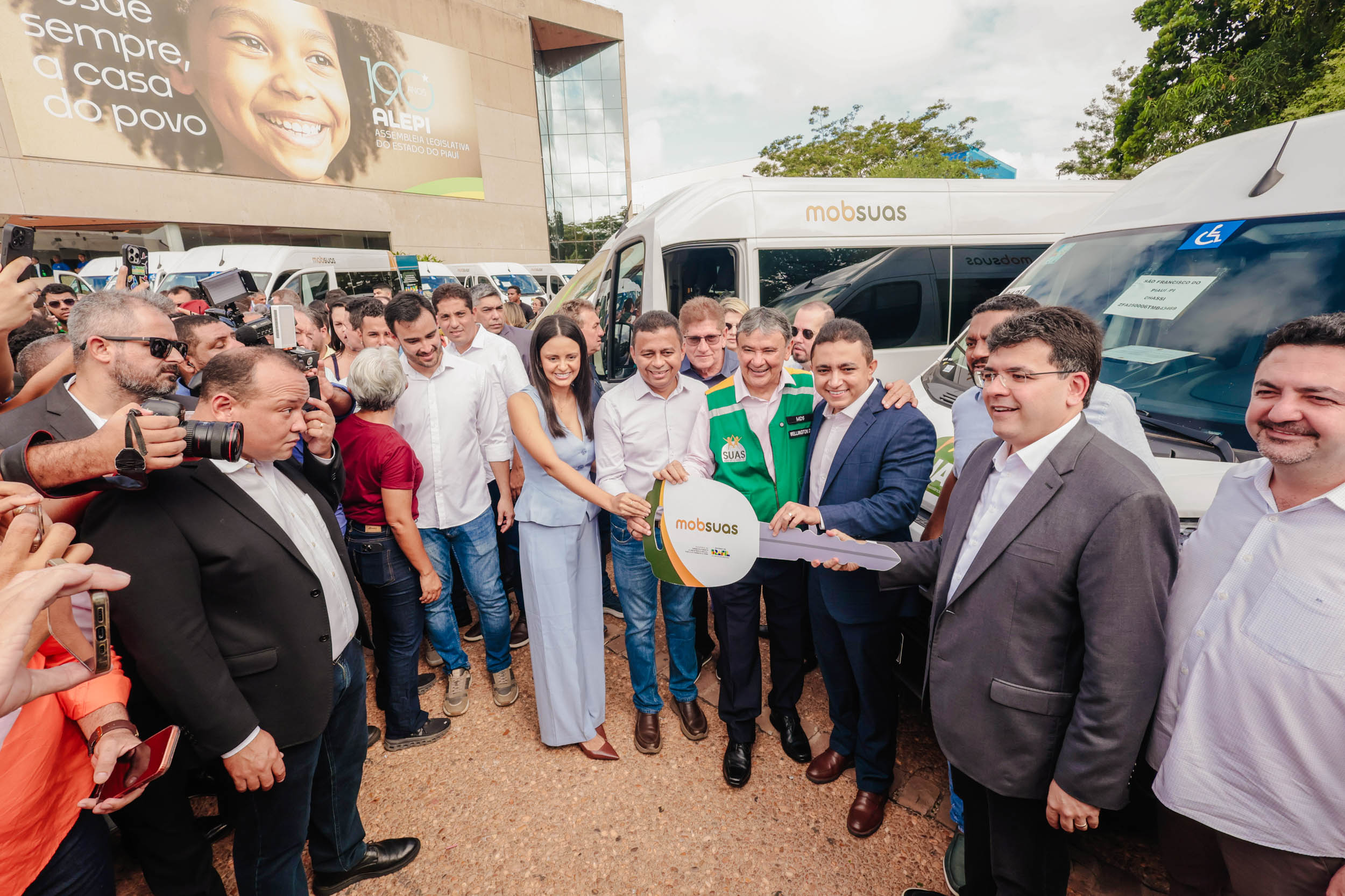 ENTREGA DE VANS MOB SUAS - FOTOS THIAGO AMARAL ALEPI (37).jpg