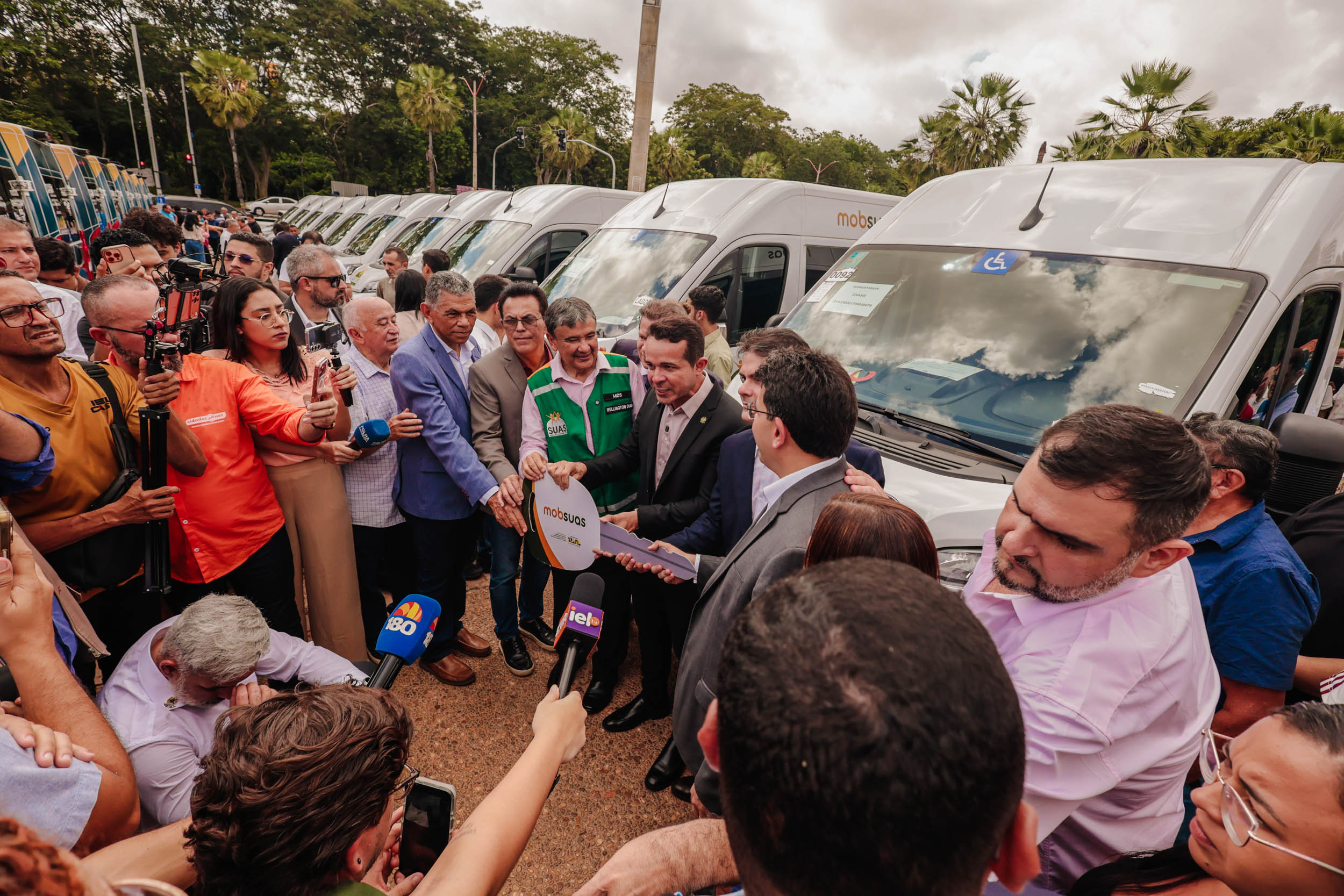 ENTREGA DE VANS MOB SUAS - FOTOS THIAGO AMARAL ALEPI (61).jpg