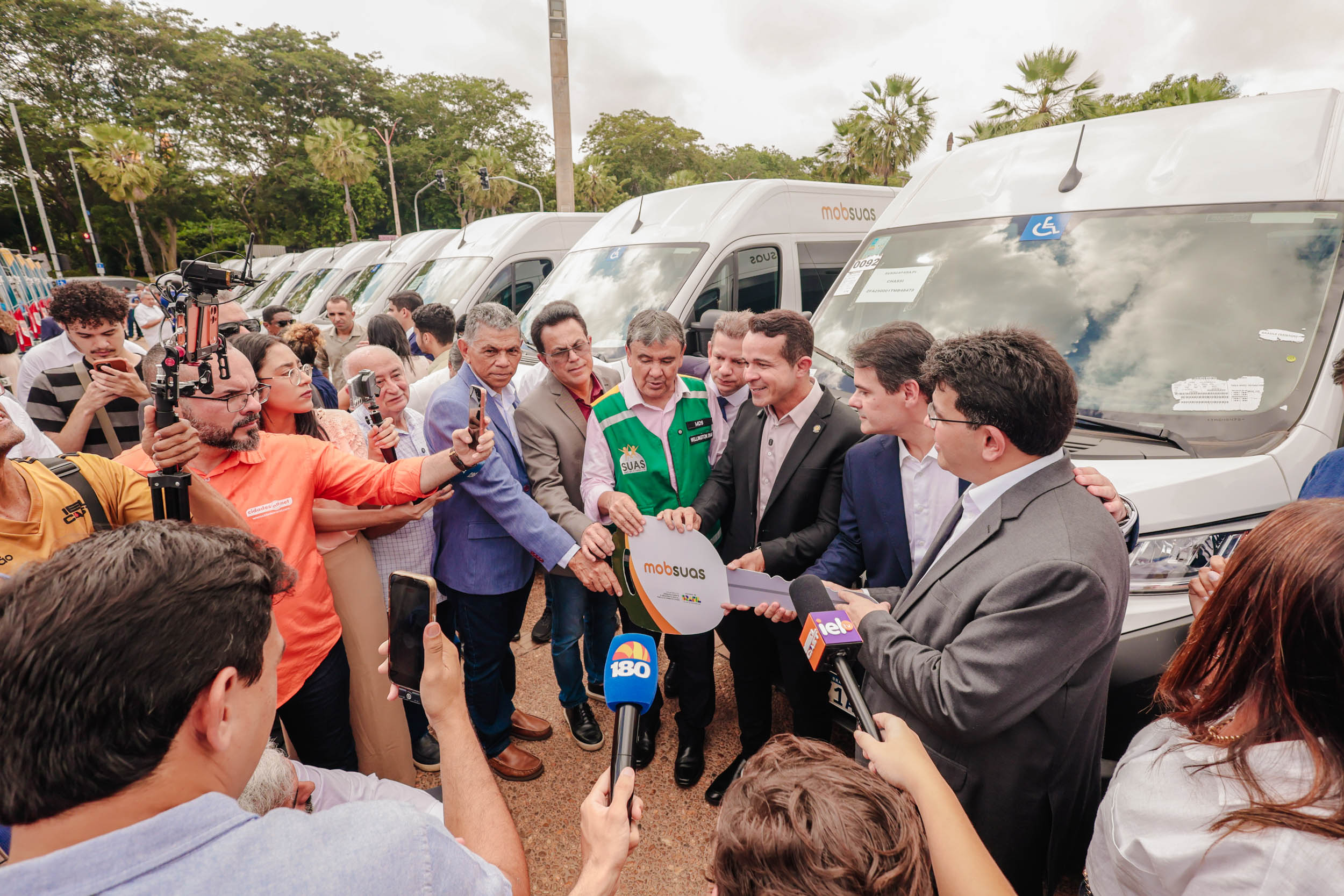 ENTREGA DE VANS MOB SUAS - FOTOS THIAGO AMARAL ALEPI (62).jpg