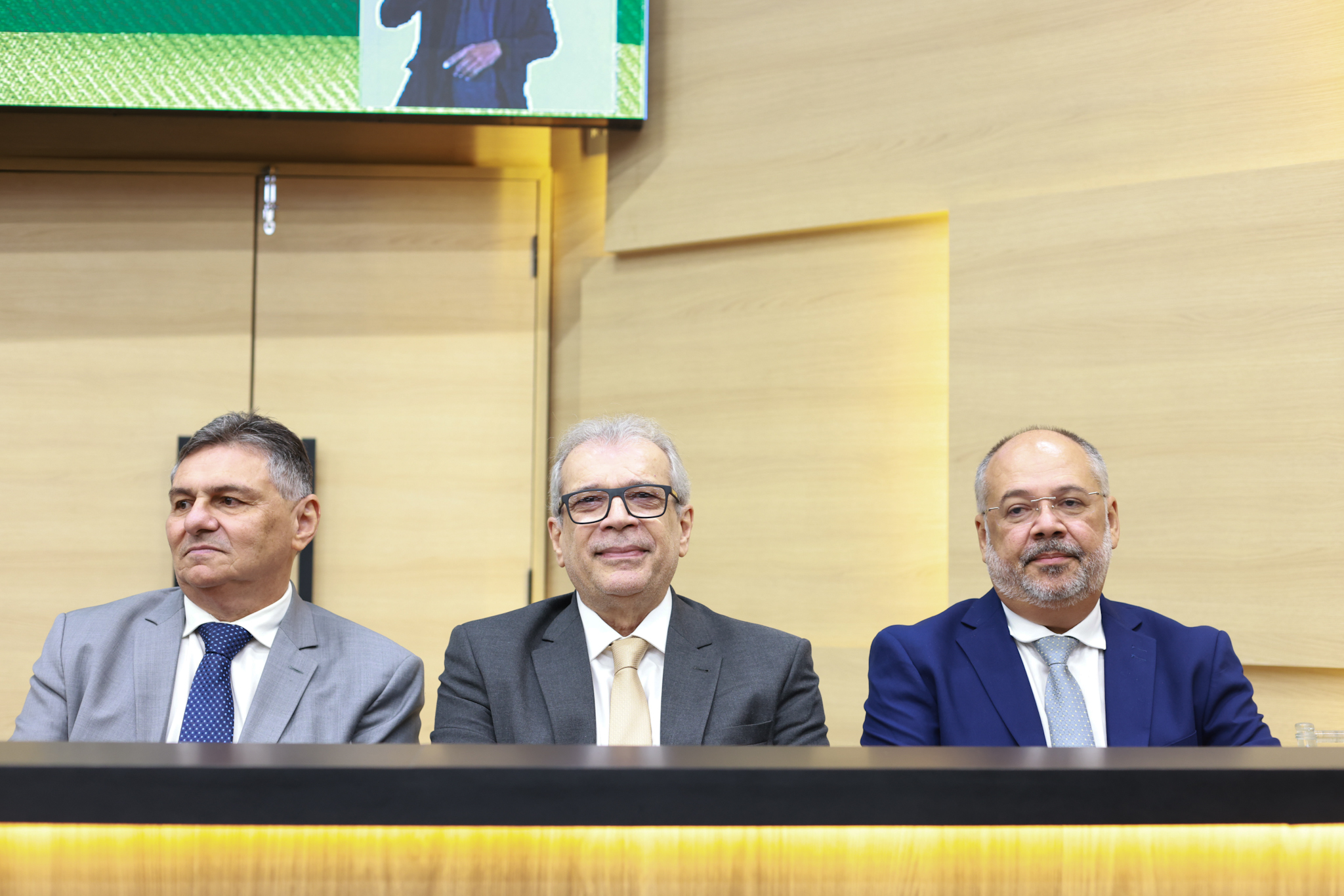 SESSÃO SOLENE TÍTULO DE CIDADANIA AOS SRS GIL PARAIBANO E CRISTIANO DE MEDEIROS - FOTO REGIS FALCÃO ASCOM ALEPI (2).jpg