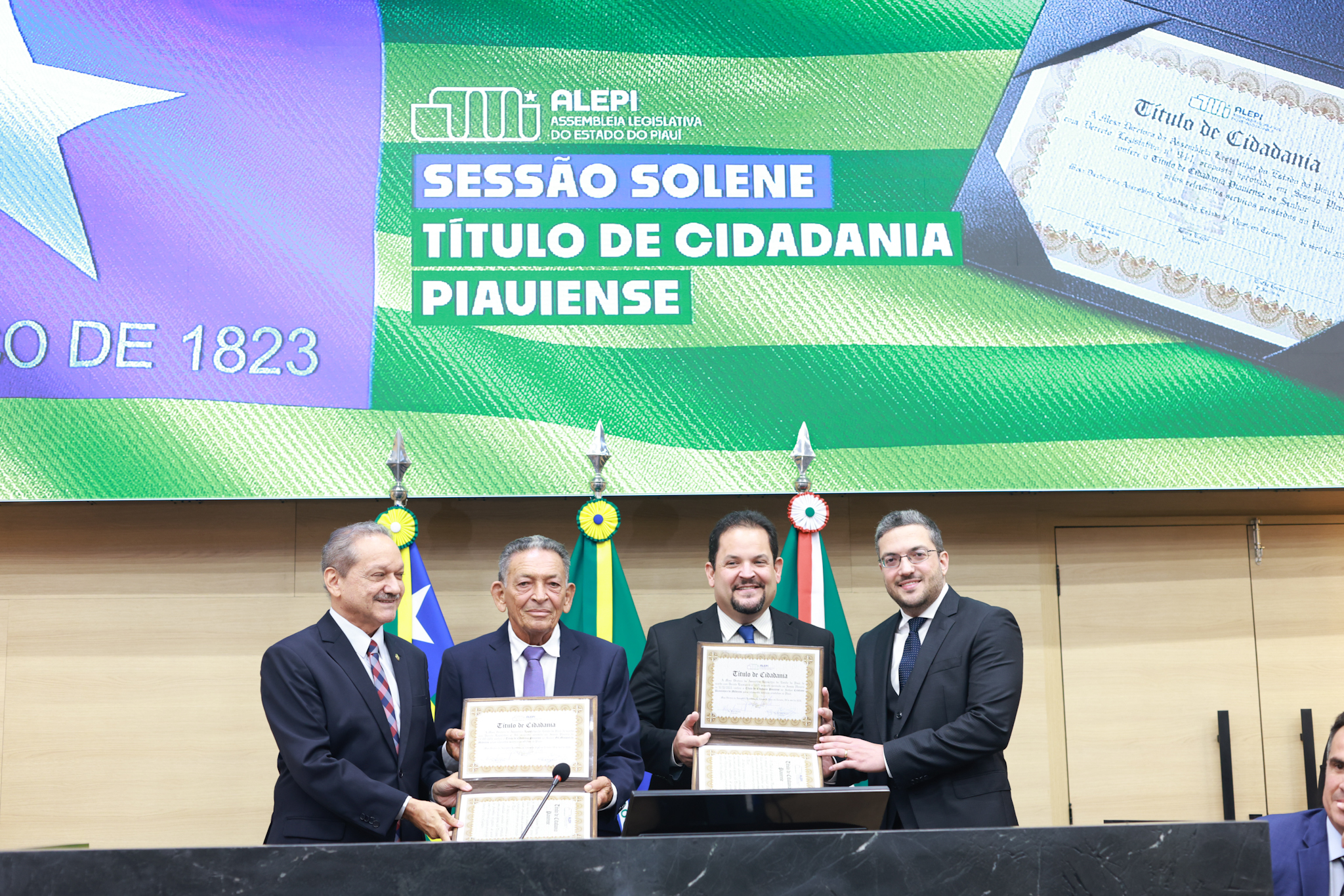 SESSÃO SOLENE TÍTULO DE CIDADANIA AOS SRS GIL PARAIBANO E CRISTIANO DE MEDEIROS - FOTO REGIS FALCÃO ASCOM ALEPI (23).jpg