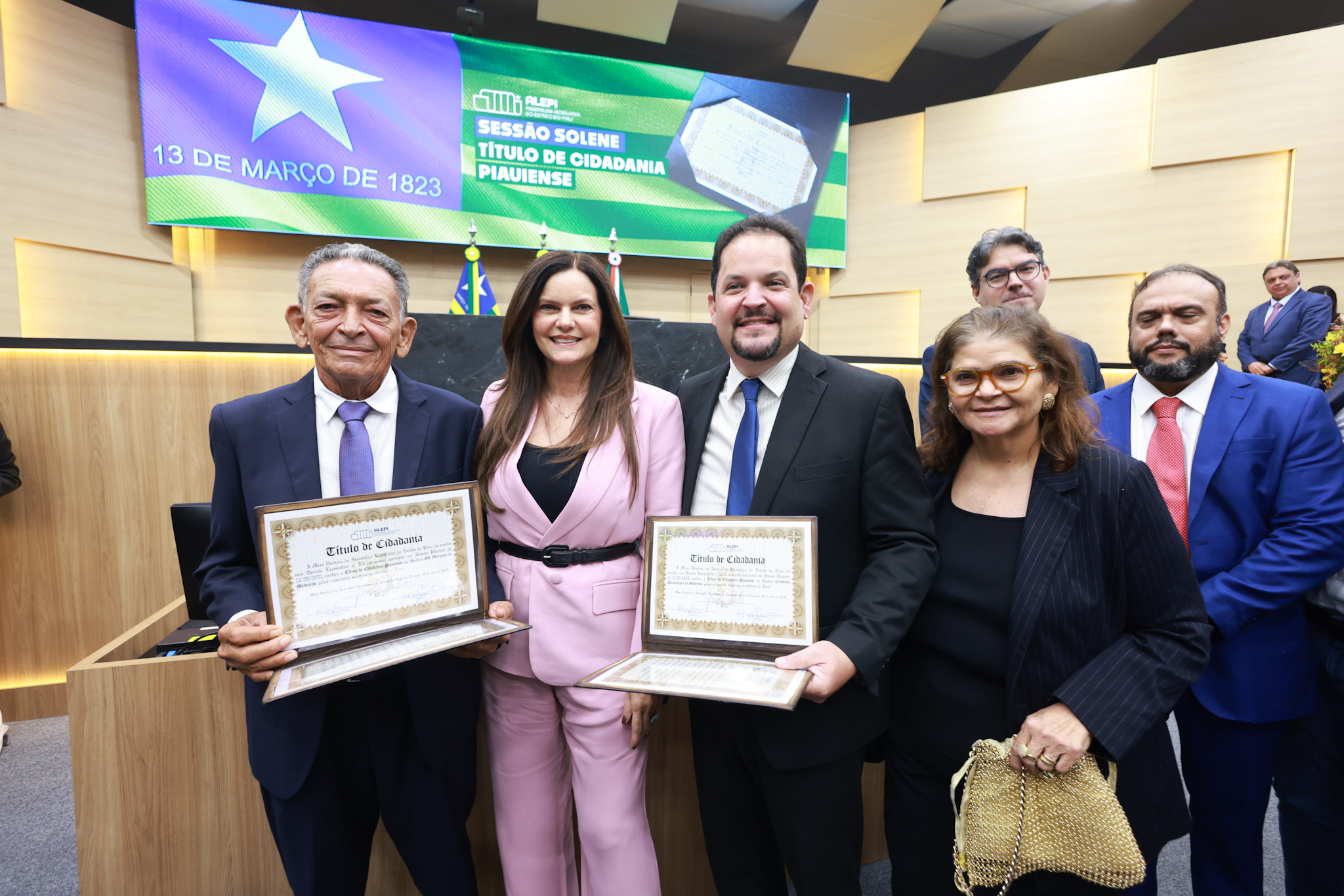 SESSÃO SOLENE TÍTULO DE CIDADANIA AOS SRS GIL PARAIBANO E CRISTIANO DE MEDEIROS - FOTO REGIS FALCÃO ASCOM ALEPI (38).jpg