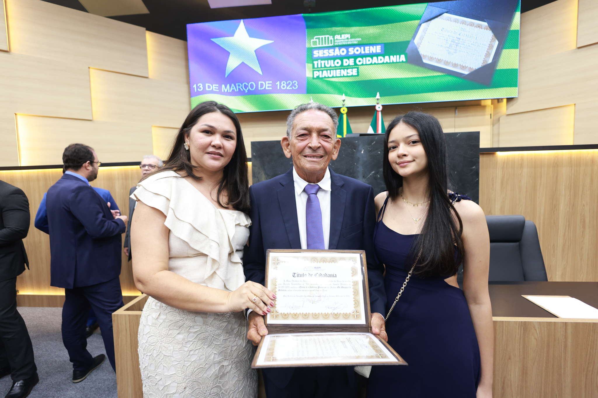 SESSÃO SOLENE TÍTULO DE CIDADANIA AOS SRS GIL PARAIBANO E CRISTIANO DE MEDEIROS - FOTO REGIS FALCÃO ASCOM ALEPI (45).jpg