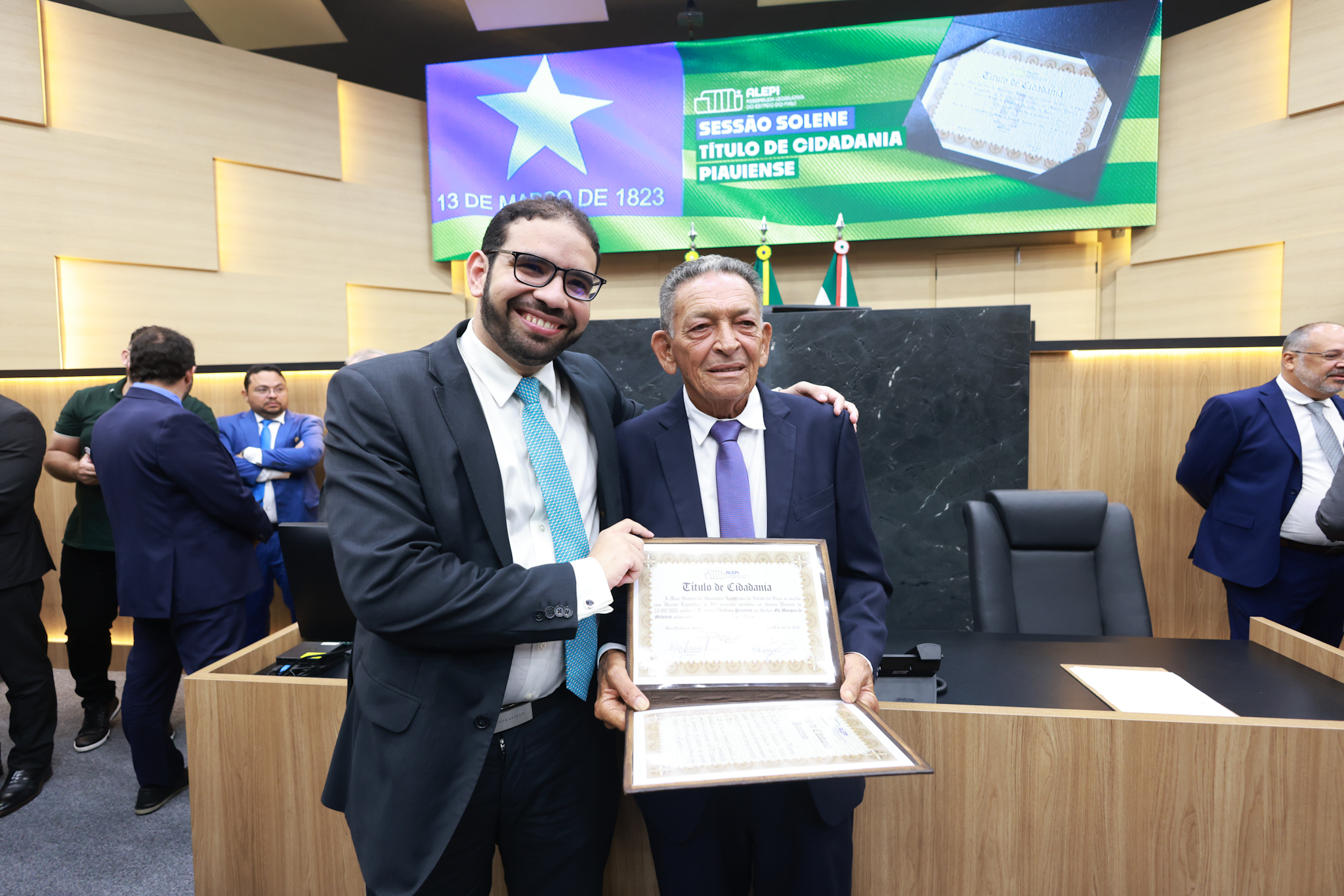 SESSÃO SOLENE TÍTULO DE CIDADANIA AOS SRS GIL PARAIBANO E CRISTIANO DE MEDEIROS - FOTO REGIS FALCÃO ASCOM ALEPI (51).jpg