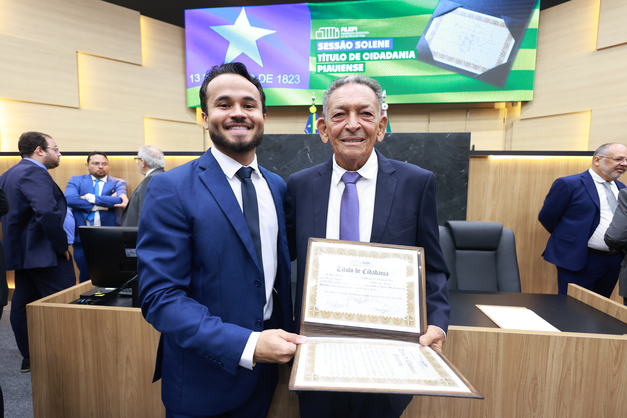 SESSÃO SOLENE TÍTULO DE CIDADANIA AOS SRS GIL PARAIBANO E CRISTIANO DE MEDEIROS - FOTO REGIS FALCÃO ASCOM ALEPI (52).jpg