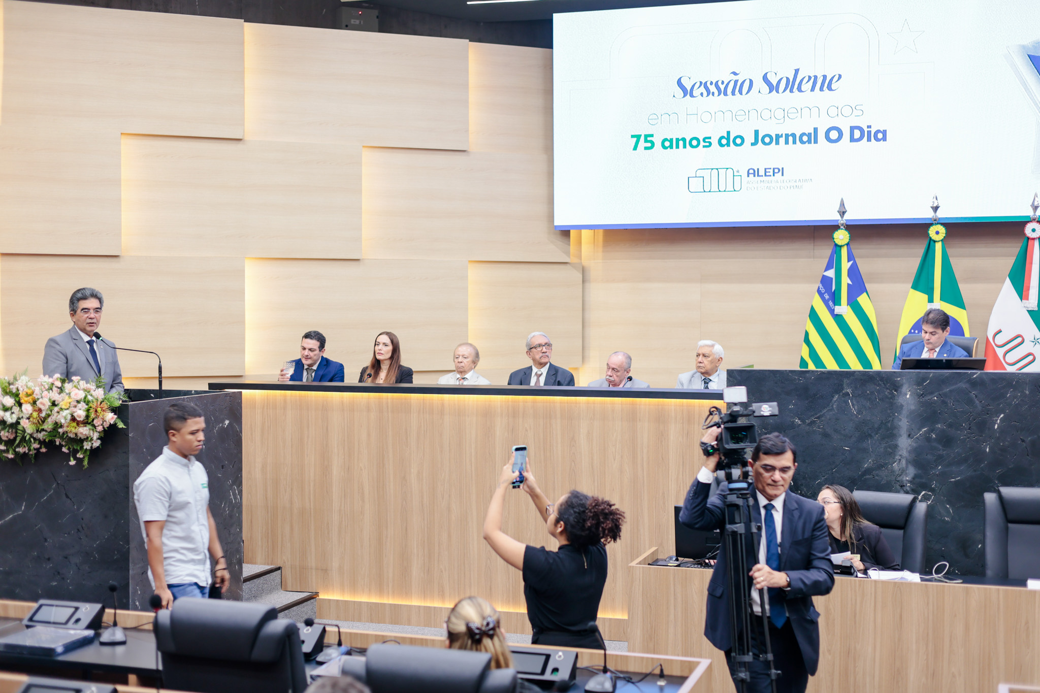 SESSÃO SOLENE EM HOMENAGEM AO JORNAL O DIA (16).jpg