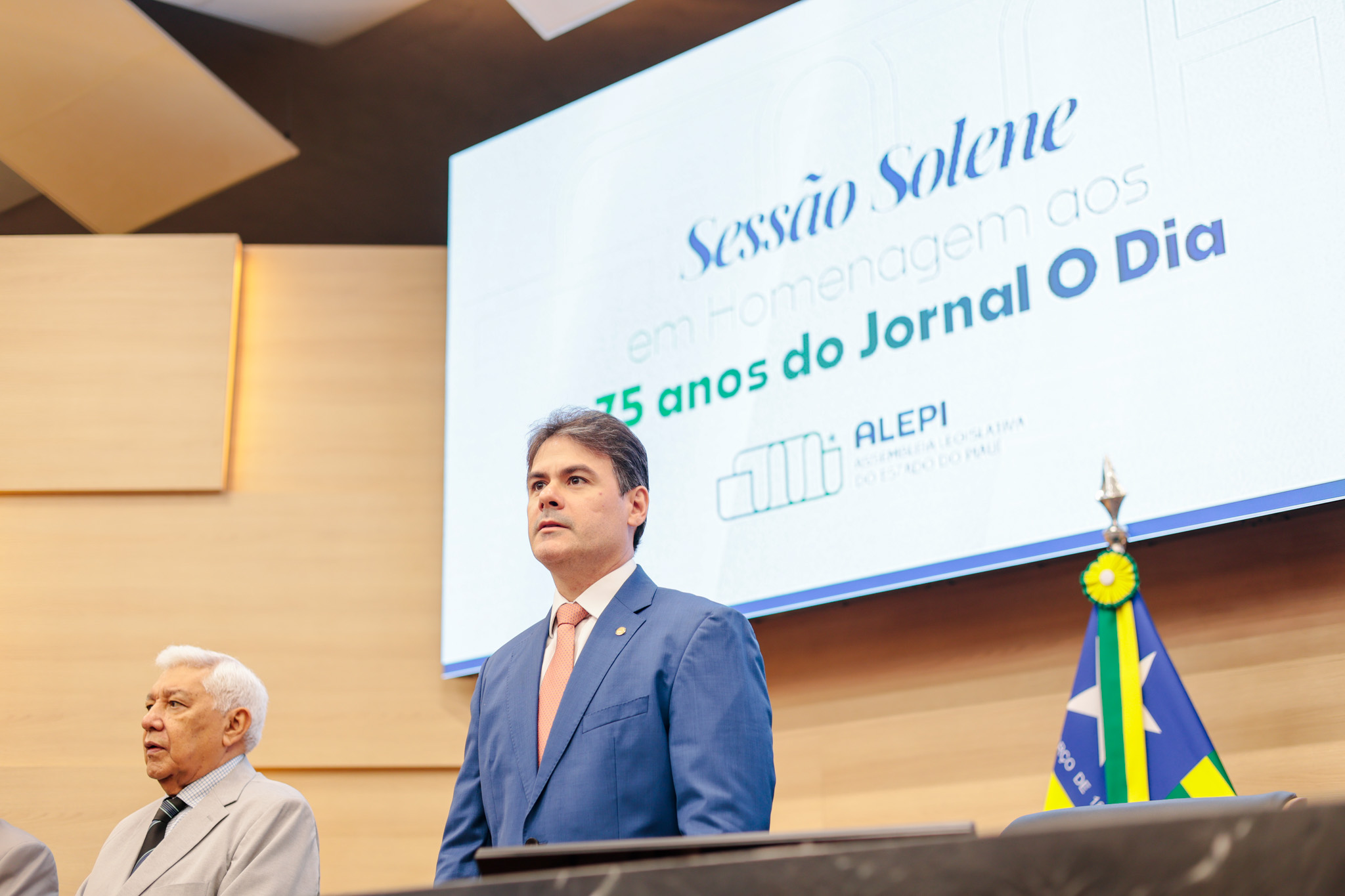 SESSÃO SOLENE EM HOMENAGEM AO JORNAL O DIA (8).jpg