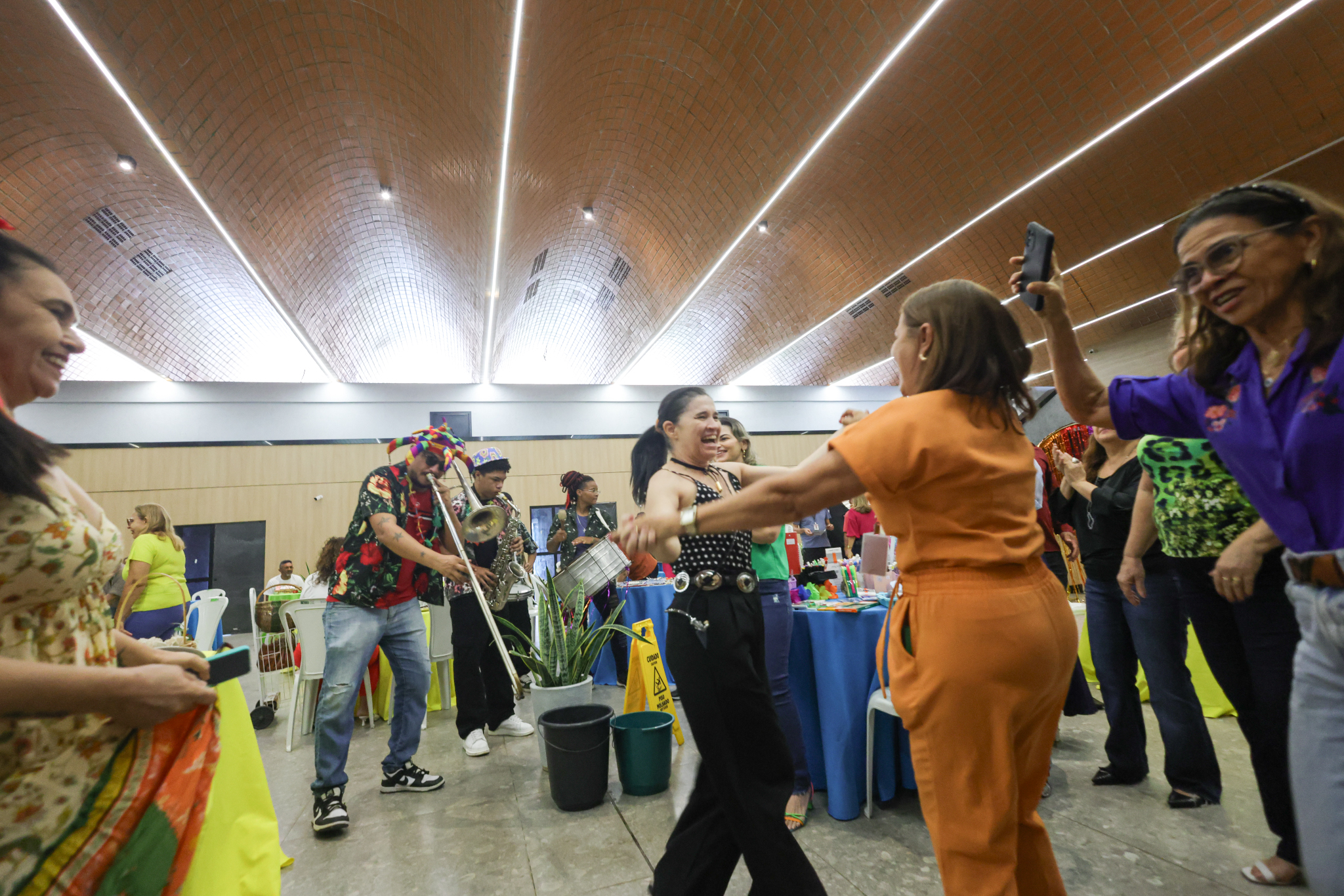 FEIRA DAS SERVIDORAS E DA AGRICULTURA FAMILIAR - FOTOS REGIS FALCAO ASCOM ALEPI (6).jpg