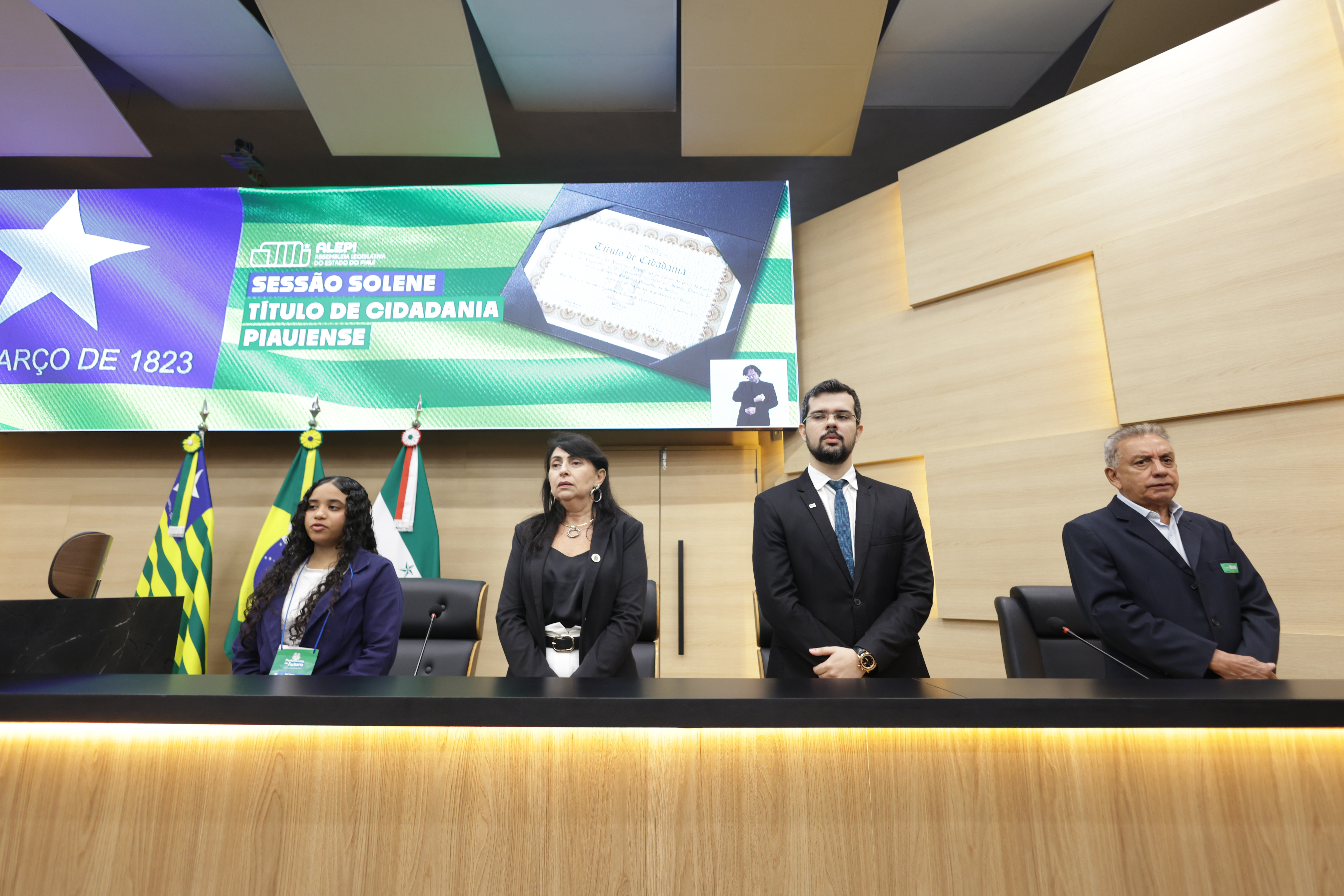 SESSÃO SOLENE TÍTULO DE CIDADANIA SRS BRUNO CRAVO ALVES E GIUSEPPE SERRA SECA VIEIRA  FOTOS REGIS FALCÃO ASCOM ALEPI  (22).jpg