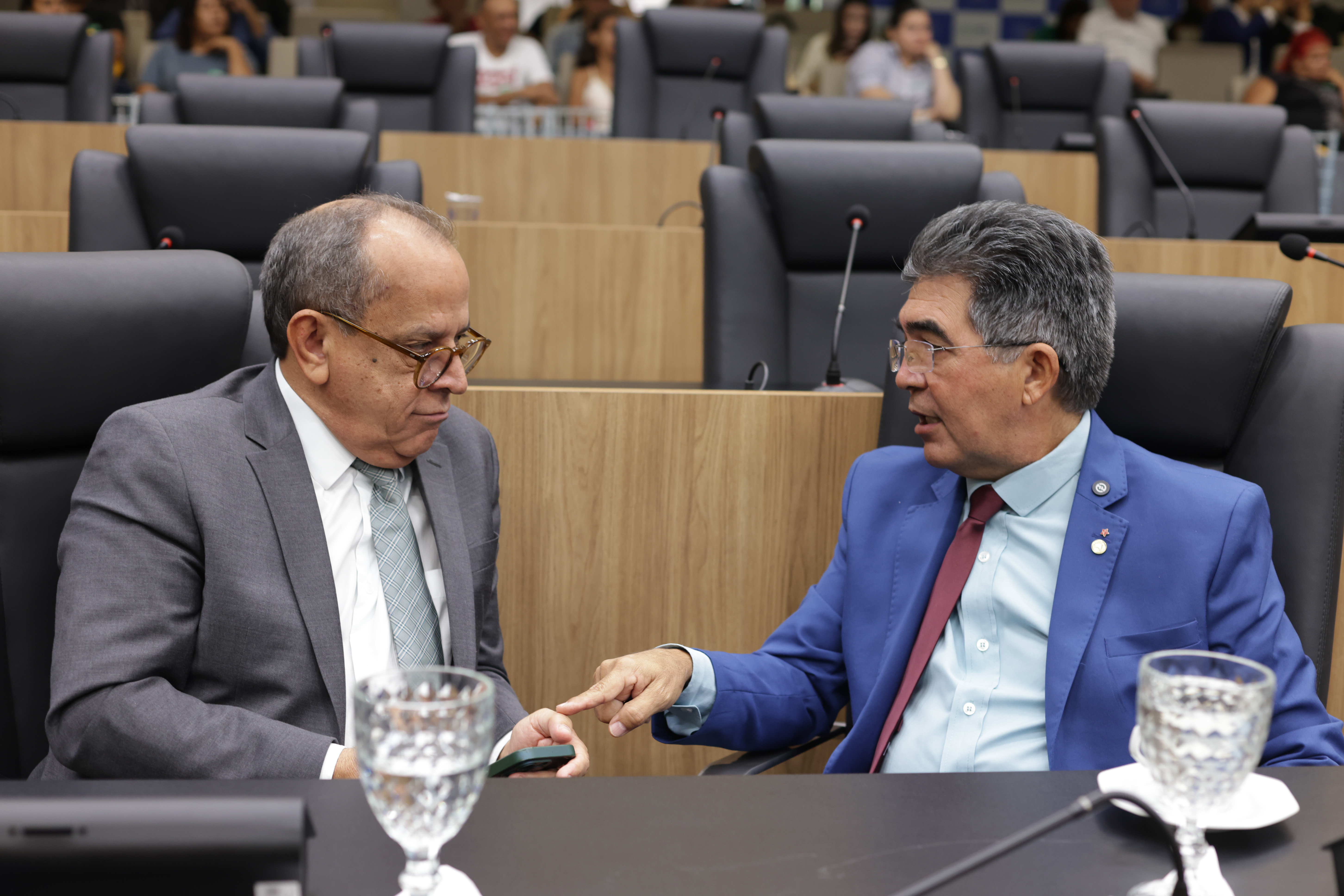 SESSÃO SOLENE TÍTULO DE CIDADANIA SRS BRUNO CRAVO ALVES E GIUSEPPE SERRA SECA VIEIRA  FOTOS REGIS FALCÃO ASCOM ALEPI .jpg